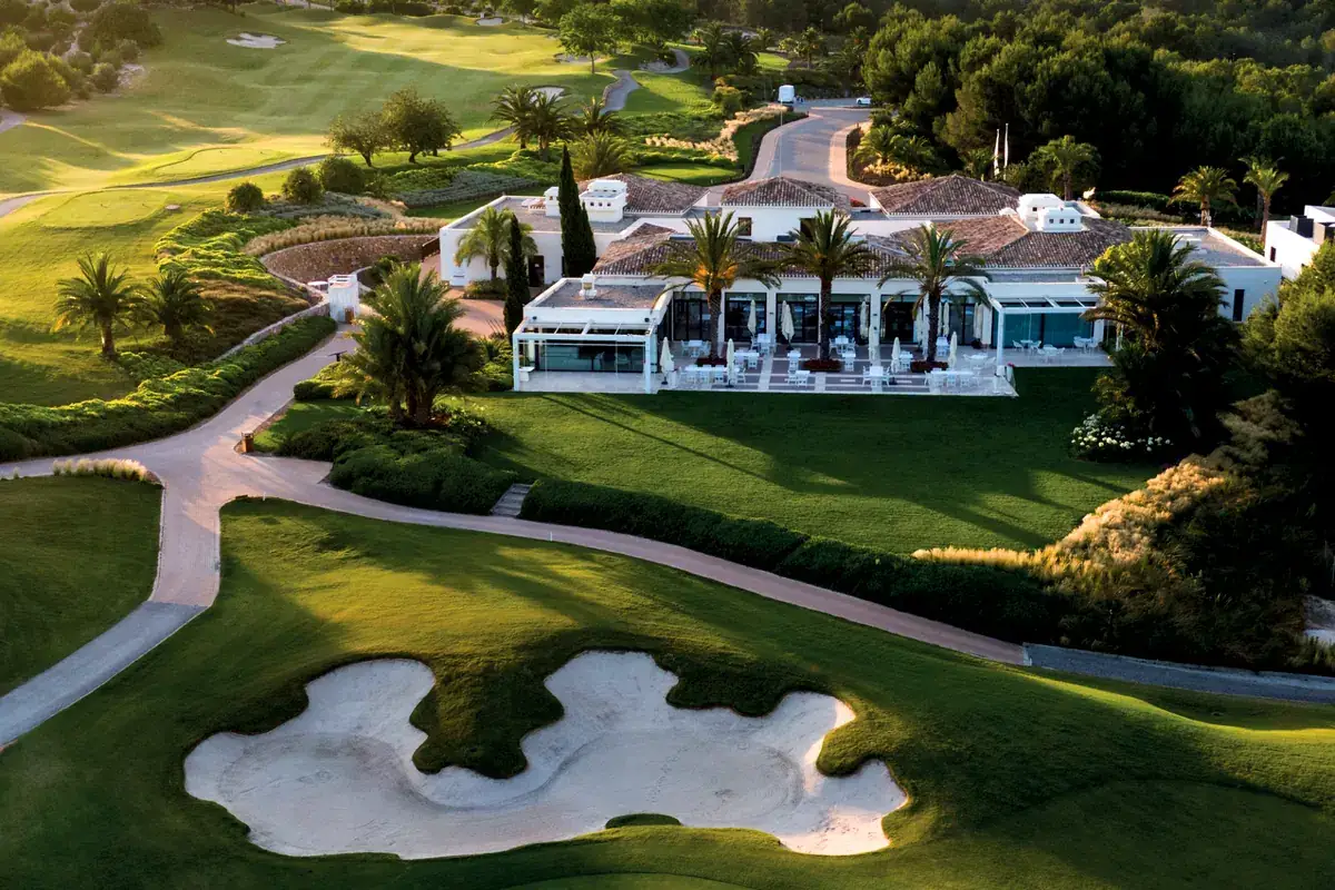 Resort golfowy premium na Costa Blanca z nieruchomościami na sprzedaż w okolicy Torrevieja